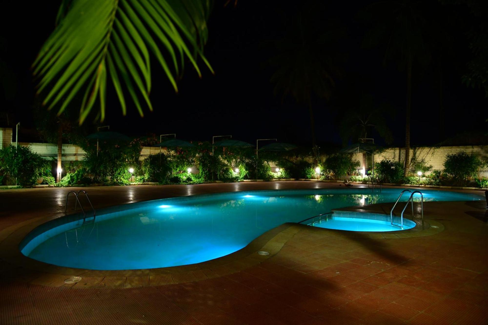 Nijaguna Resorts Chāmrājnagar Extérieur photo