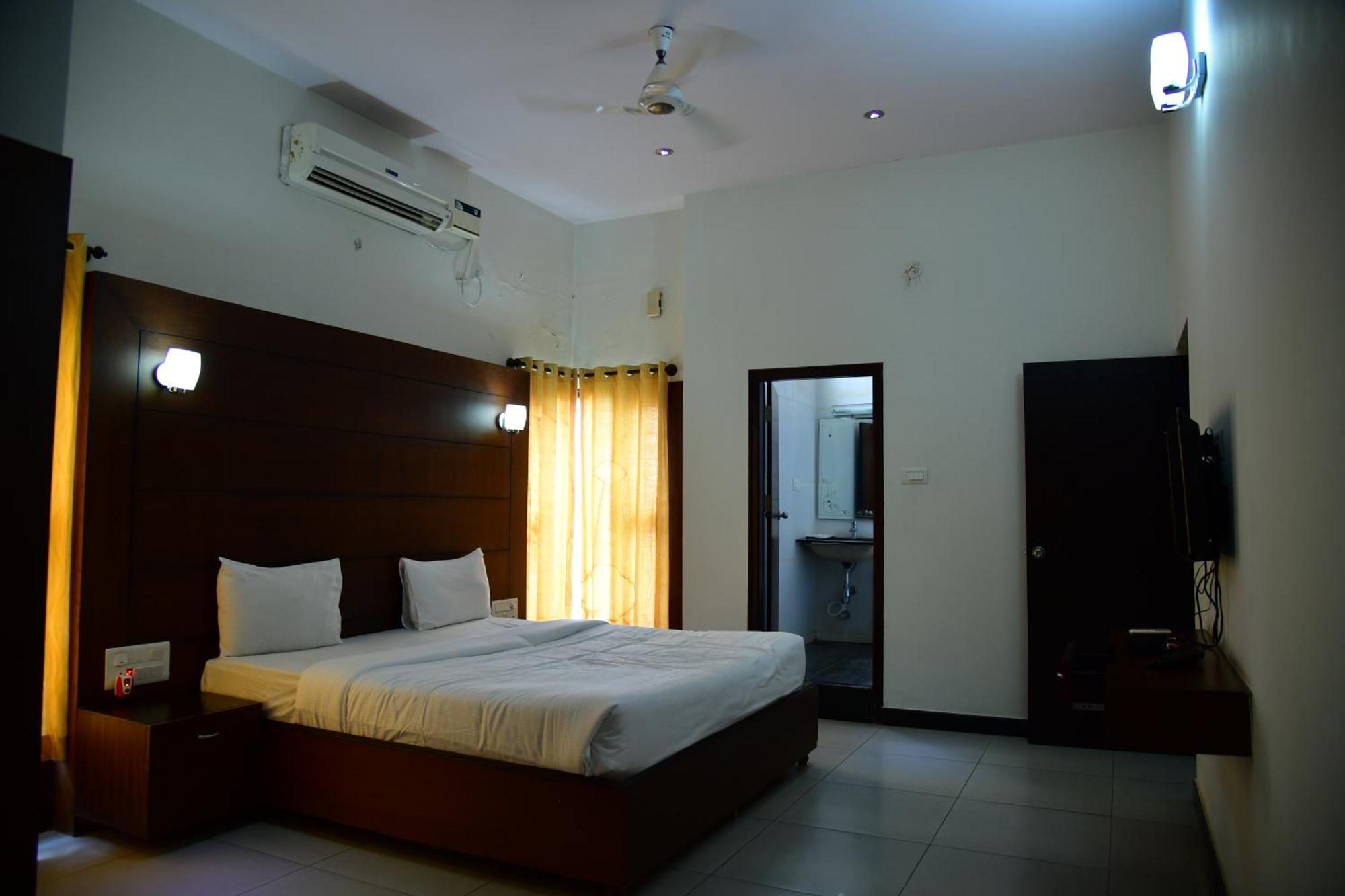 Nijaguna Resorts Chāmrājnagar Extérieur photo