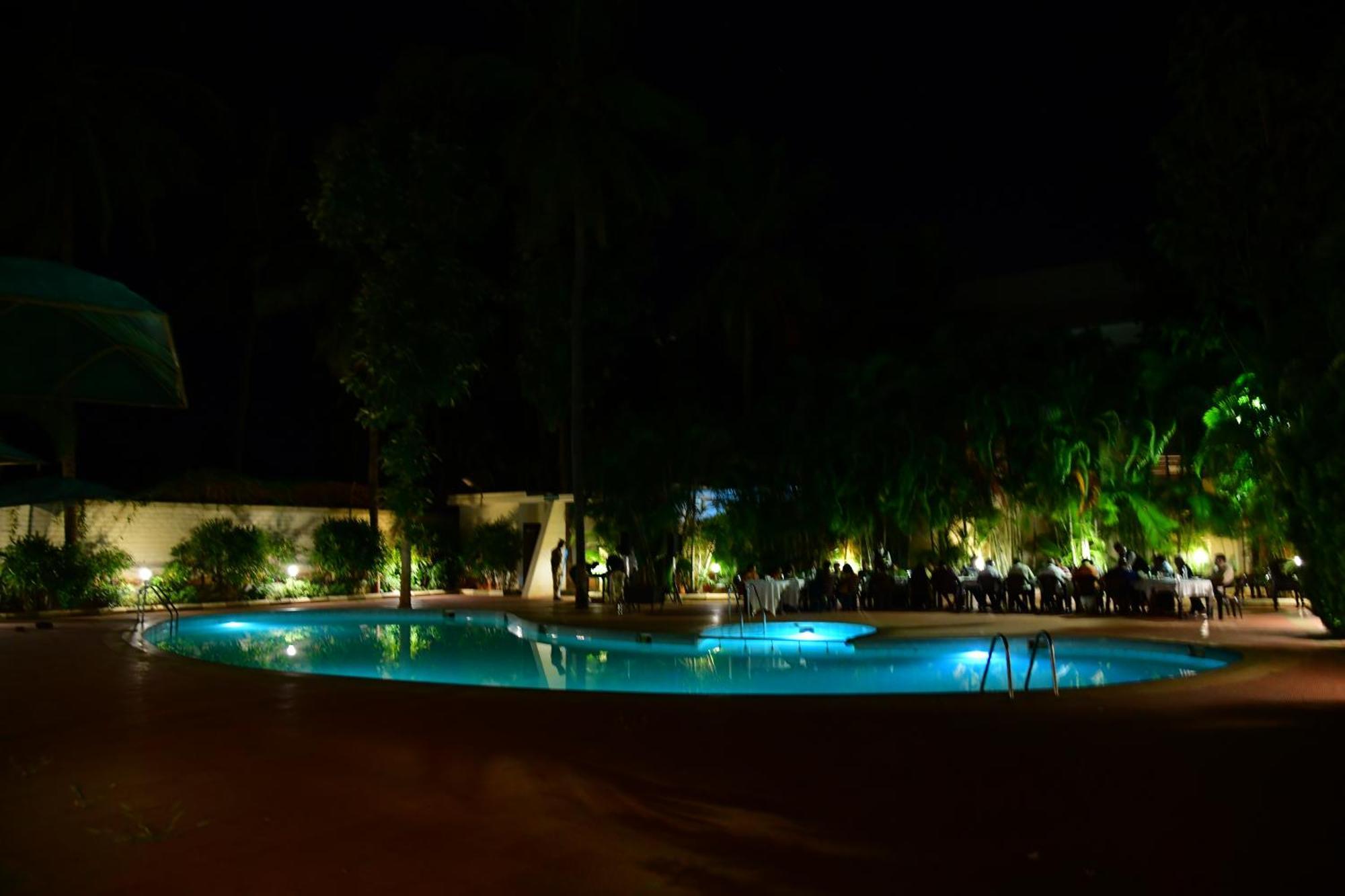 Nijaguna Resorts Chāmrājnagar Extérieur photo