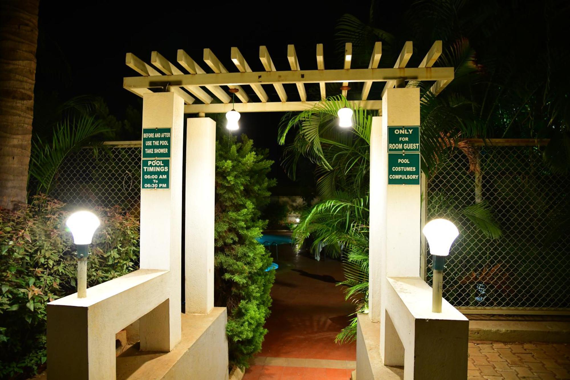 Nijaguna Resorts Chāmrājnagar Extérieur photo