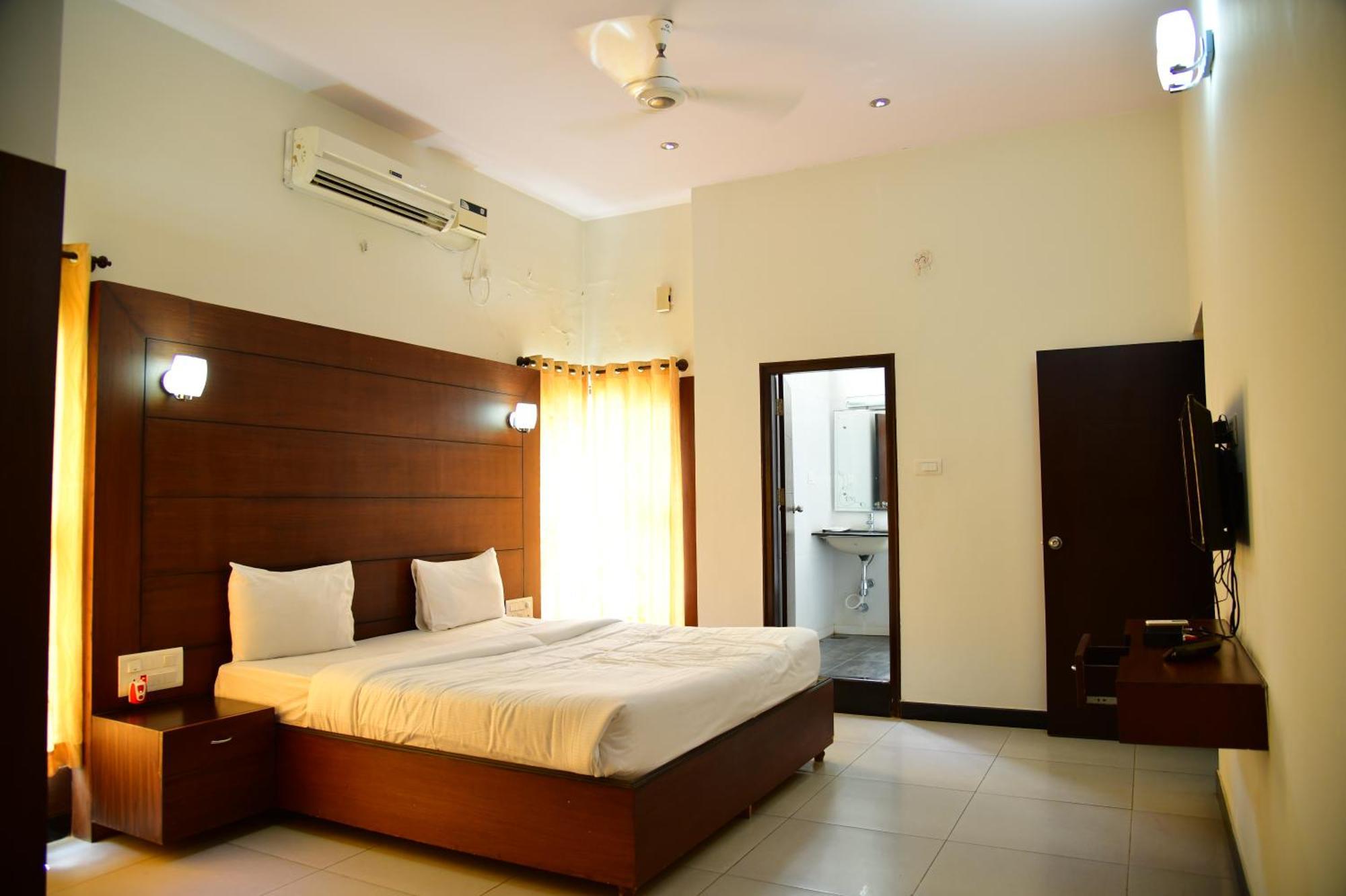 Nijaguna Resorts Chāmrājnagar Extérieur photo