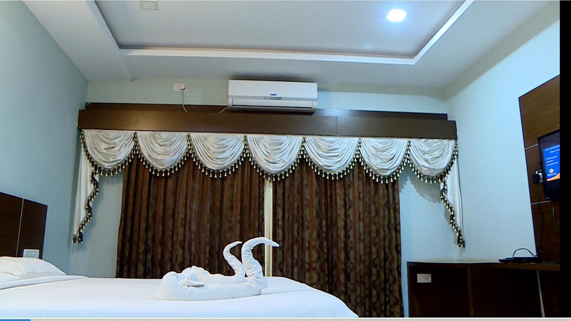 Nijaguna Resorts Chāmrājnagar Extérieur photo