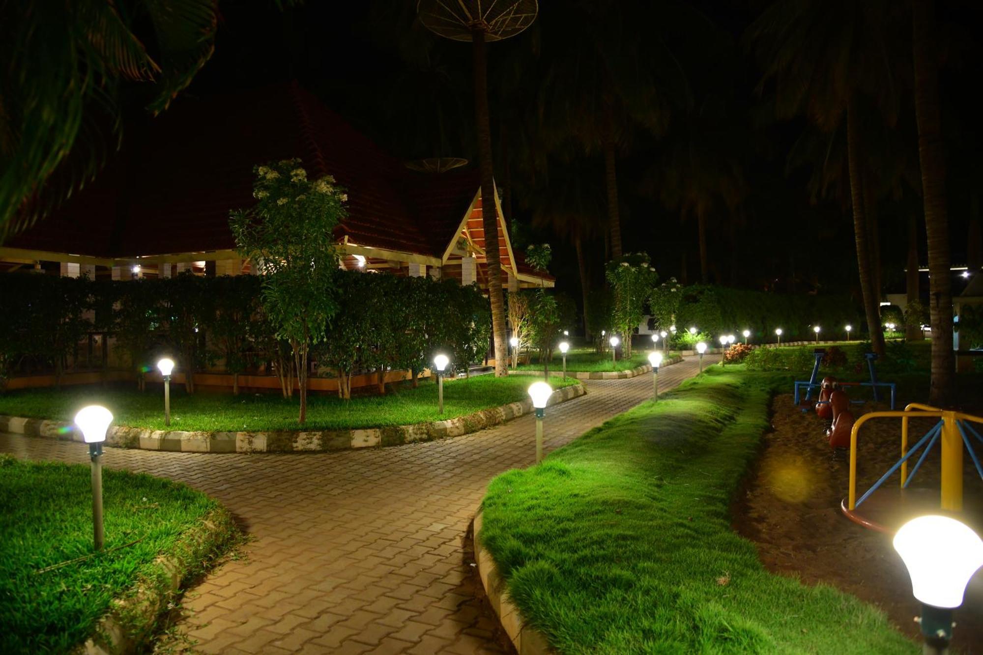 Nijaguna Resorts Chāmrājnagar Extérieur photo