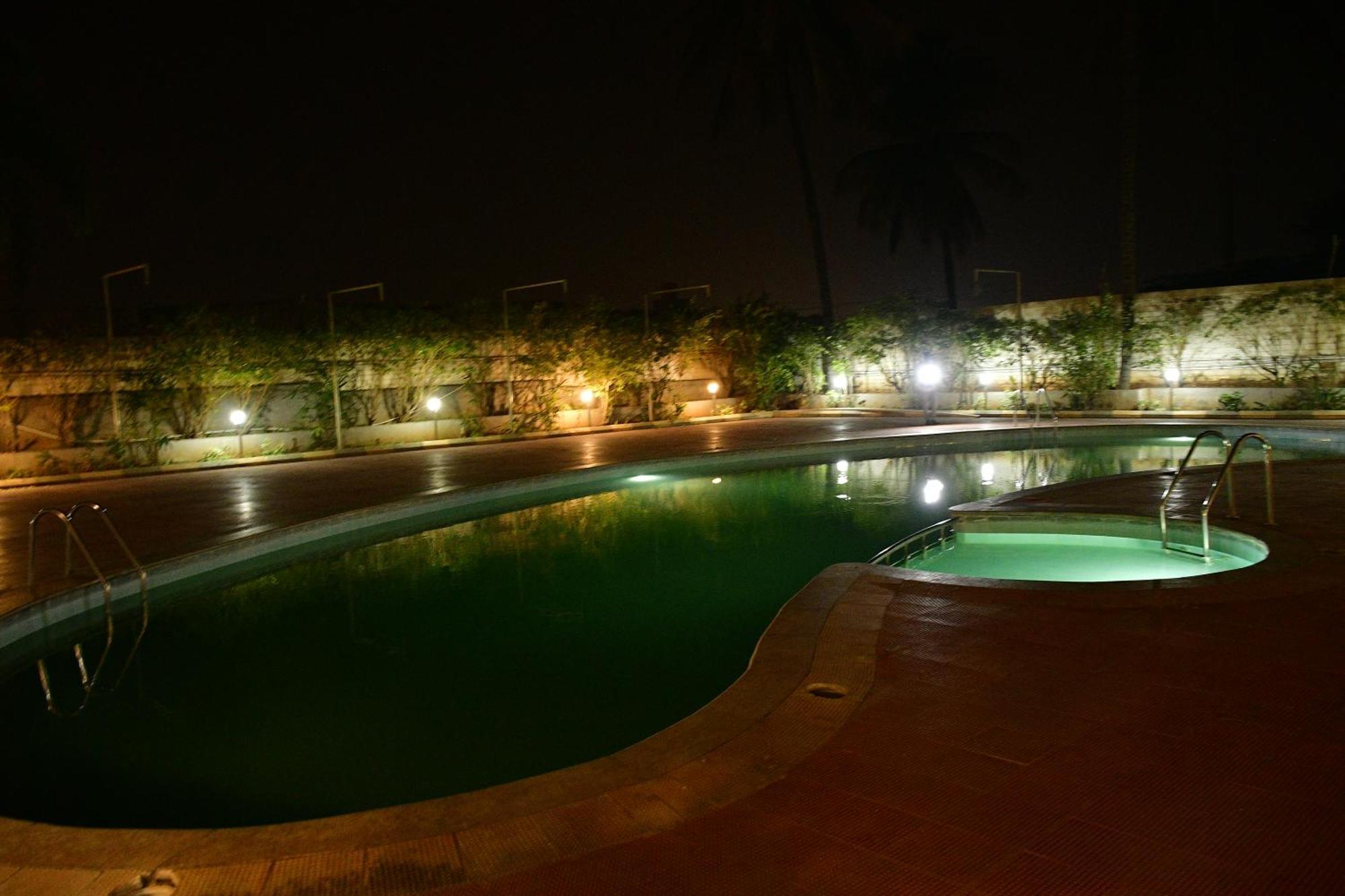 Nijaguna Resorts Chāmrājnagar Extérieur photo