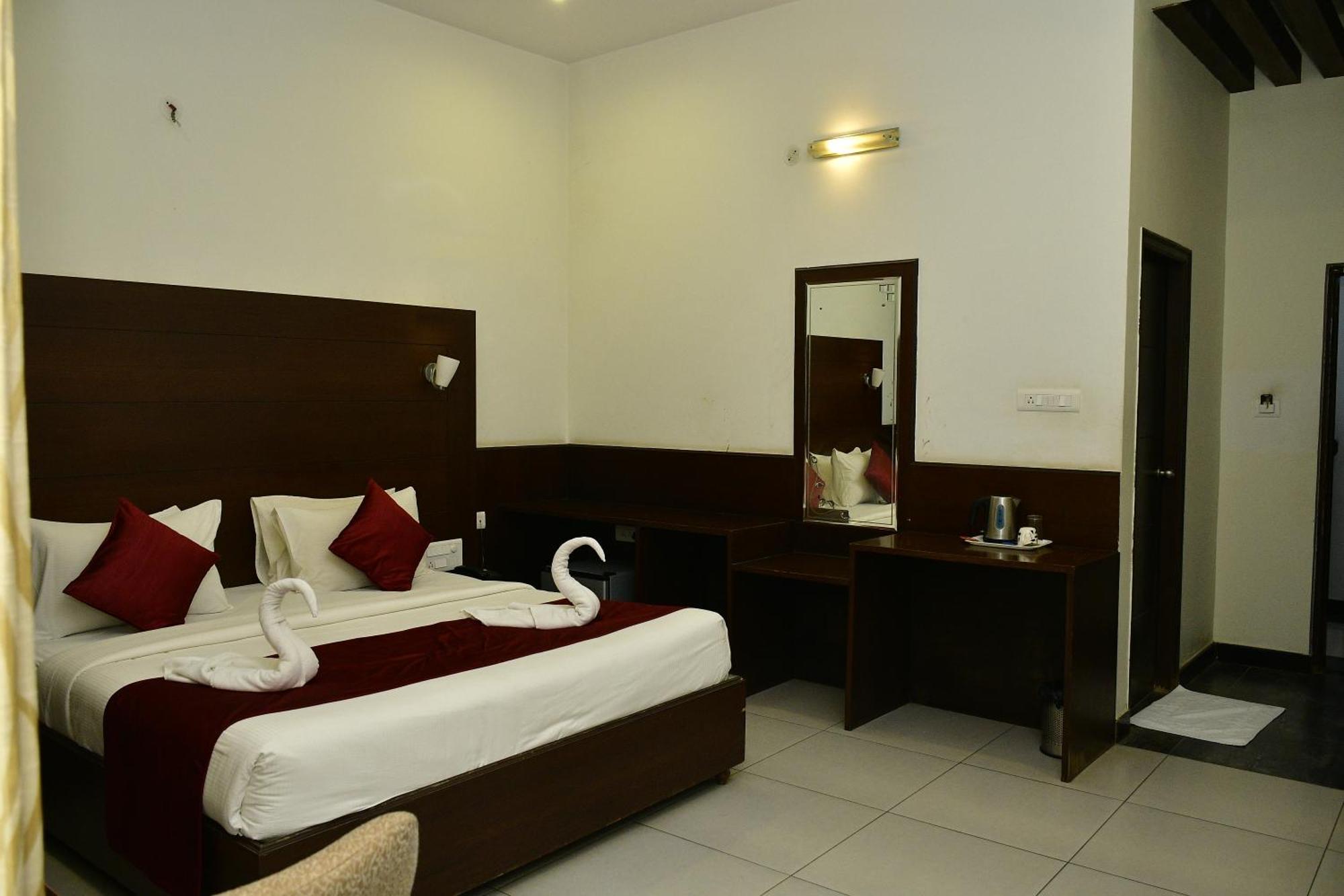 Nijaguna Resorts Chāmrājnagar Extérieur photo
