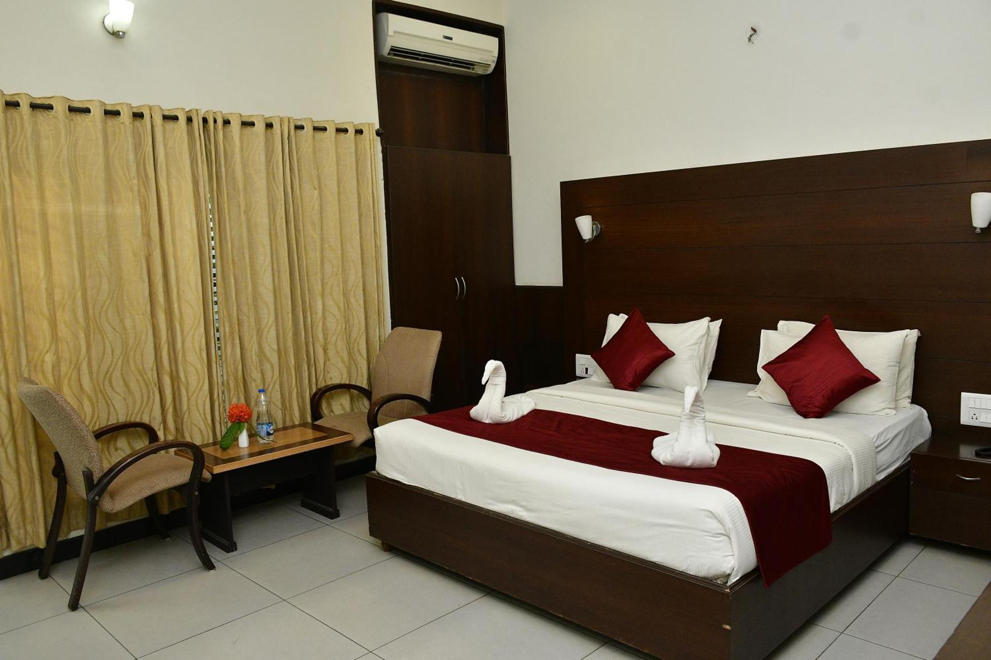 Nijaguna Resorts Chāmrājnagar Extérieur photo