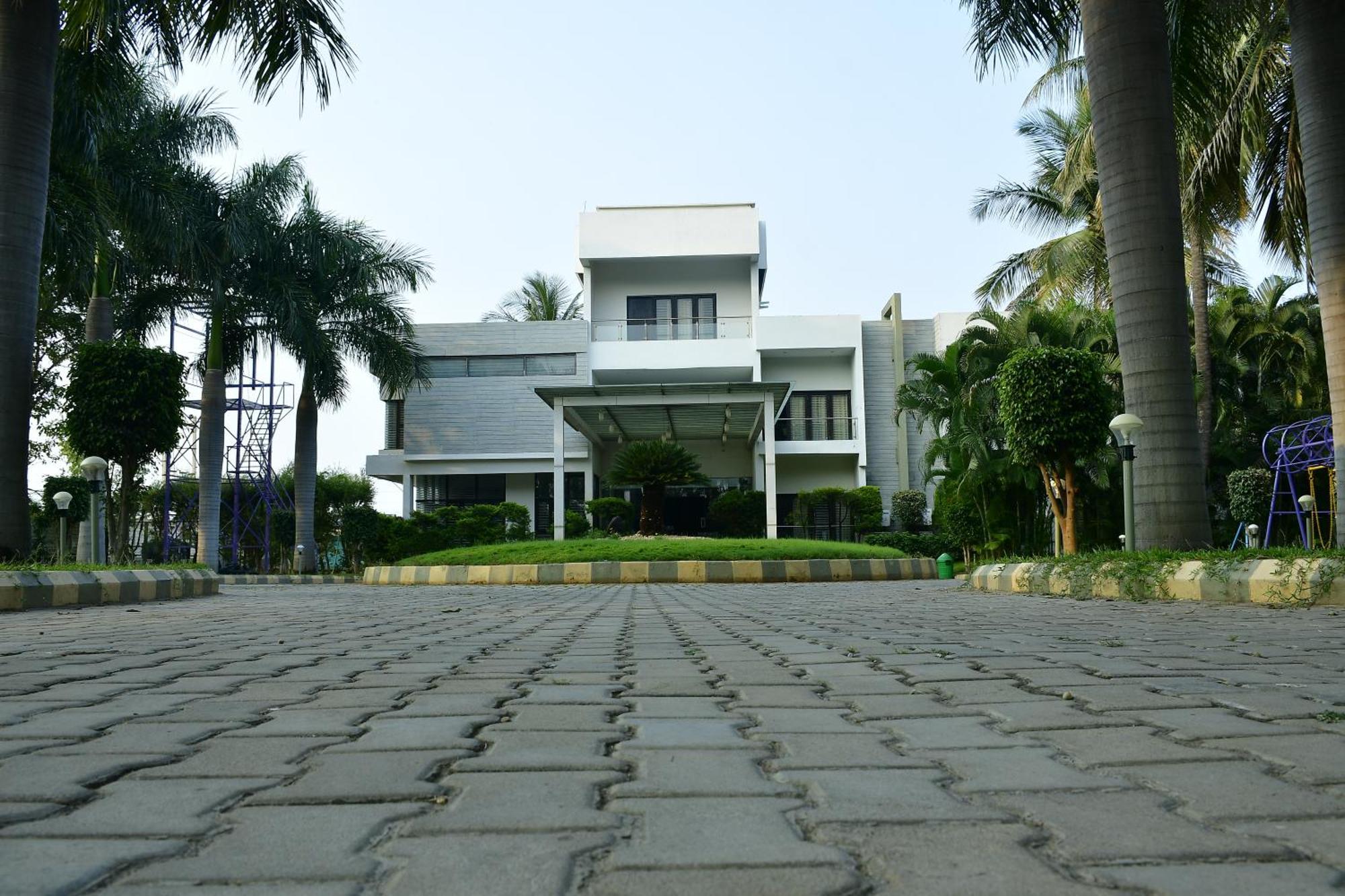 Nijaguna Resorts Chāmrājnagar Extérieur photo