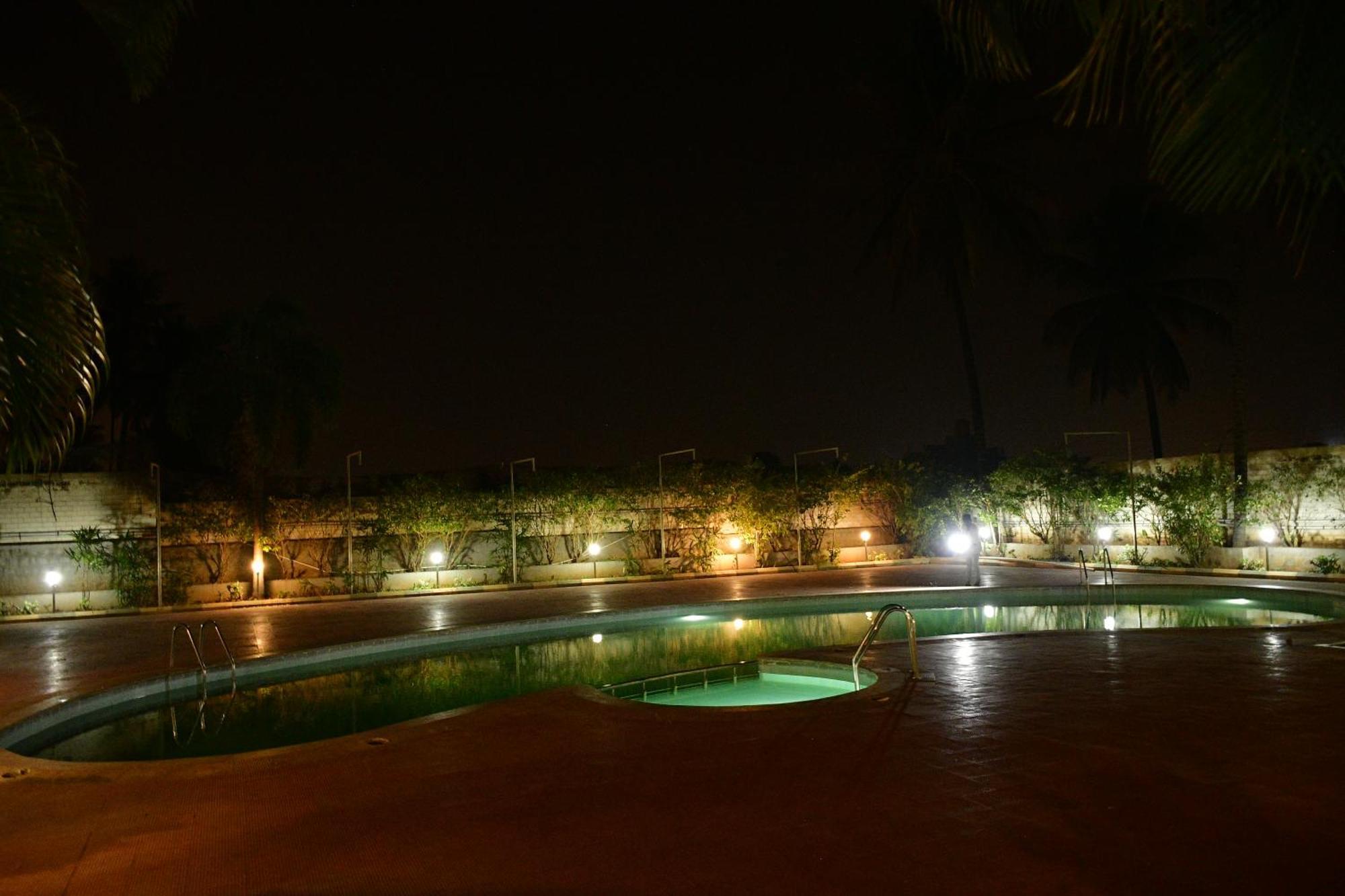 Nijaguna Resorts Chāmrājnagar Extérieur photo