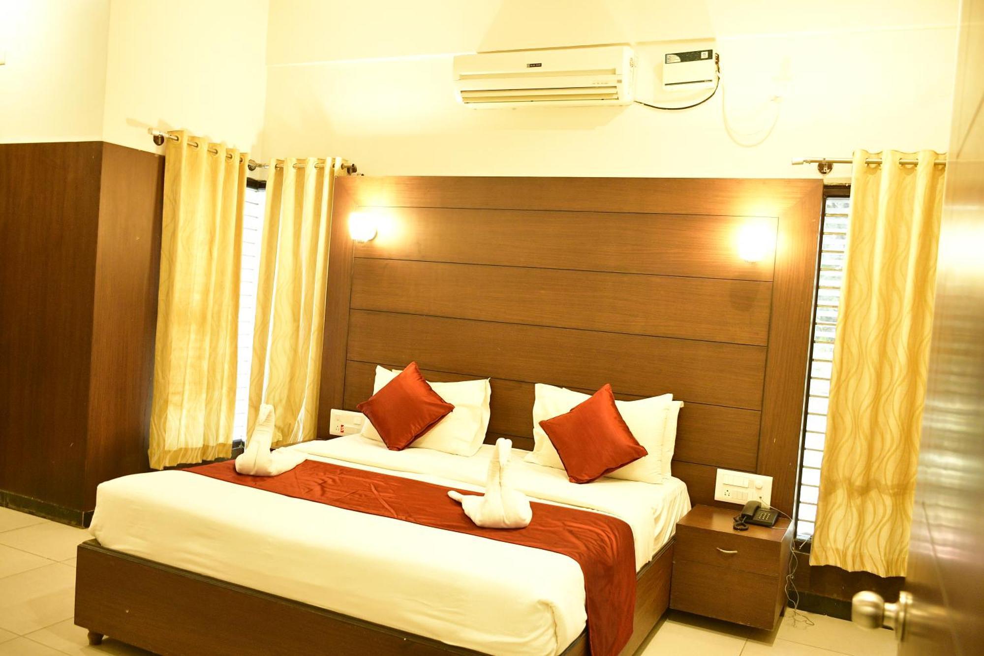 Nijaguna Resorts Chāmrājnagar Extérieur photo