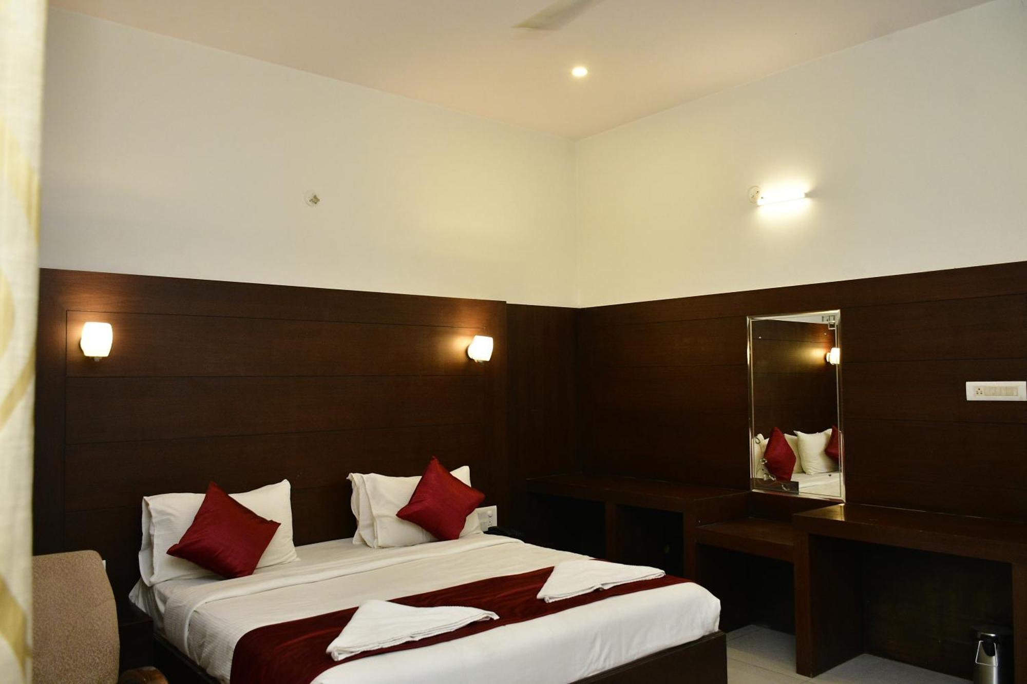 Nijaguna Resorts Chāmrājnagar Extérieur photo